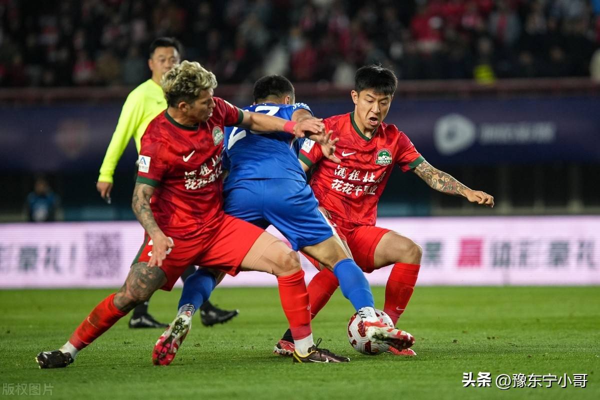 申花主场逆转华夏幸福，豪取三分