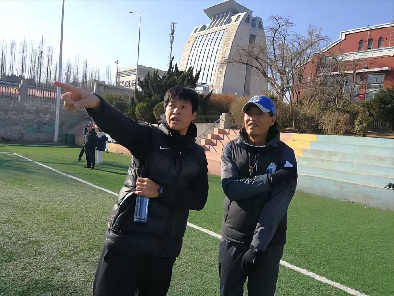 包含青岛中能客场不敌对手，保级形势严峻，稳住军心再战！的词条