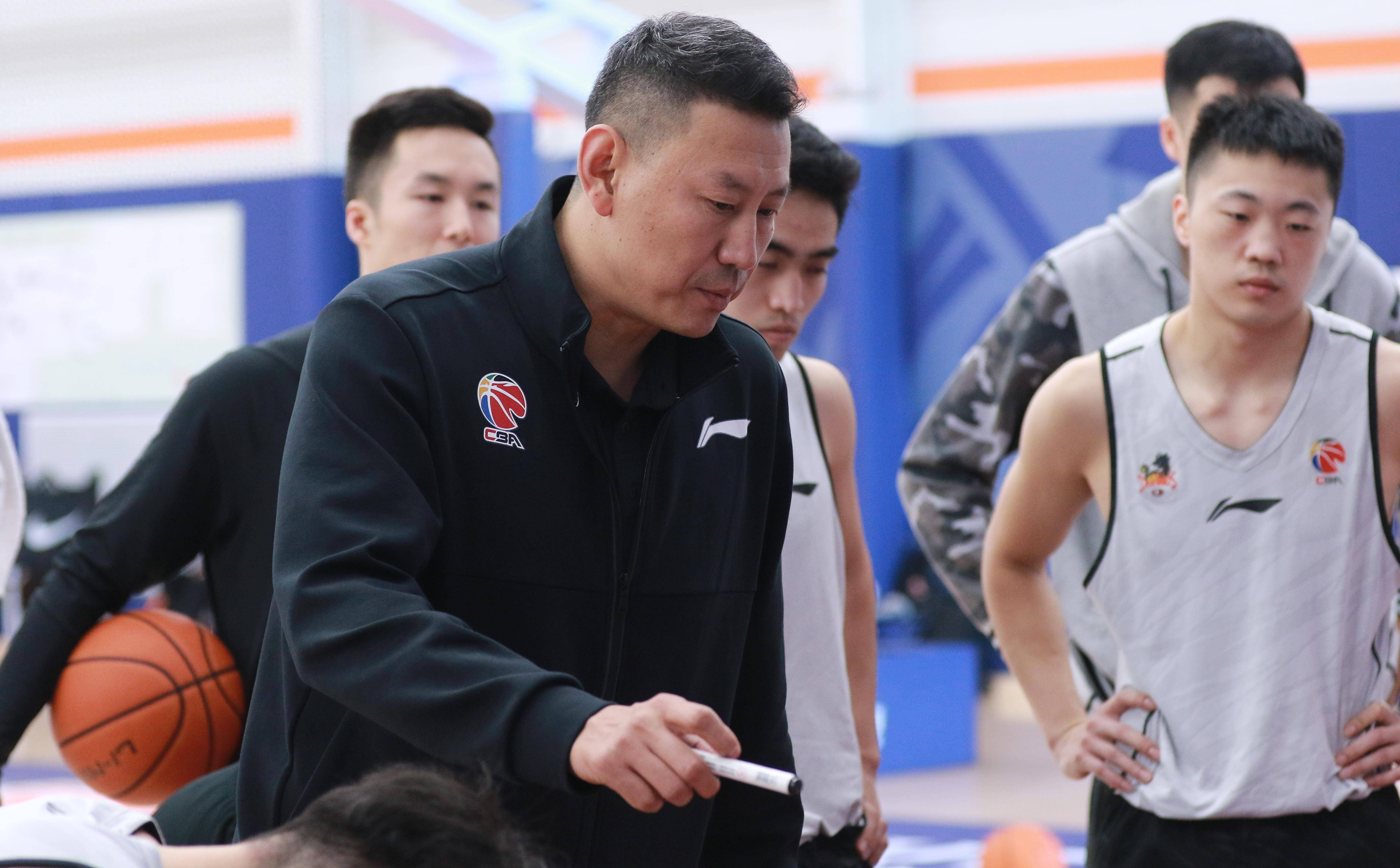 鹈鹕队内线优势凸显，击溃对手获得胜利的简单介绍