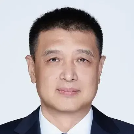 闵鹿蕾因个人原因辞职聘请张庆鹏担任主教练的简单介绍